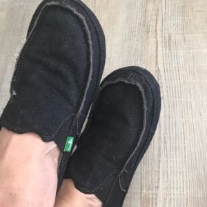 Sanuk black shoes. Hardly worn!